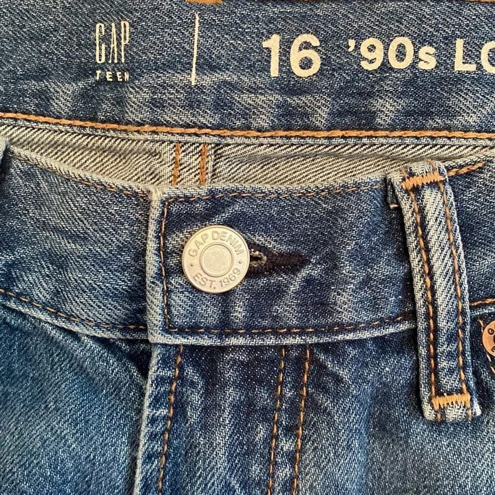 GAP nwt distressed